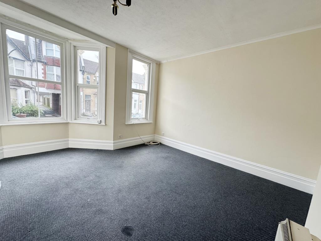 Lot: 57 - ONE-BEDROOM FLAT FOR INVESTMENT - Living Room